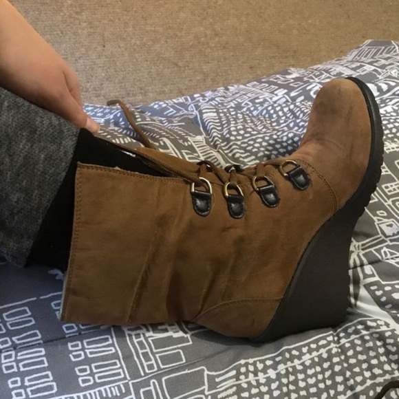 Size 8 women’s Heel Boots - Picture 2 of 4